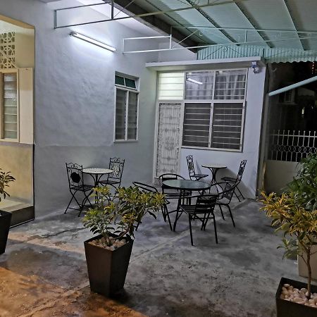 G Fortune Guest House Victoria Green George Town Eksteriør bilde