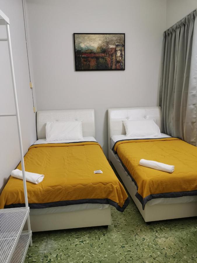 G Fortune Guest House Victoria Green George Town Eksteriør bilde